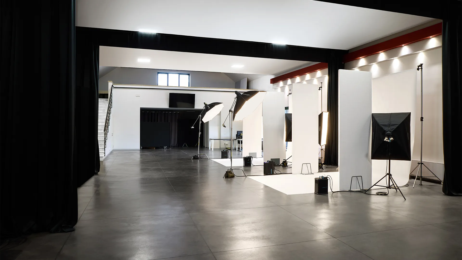 CLX Verona photo studio image 2 with professional photography sets and production space