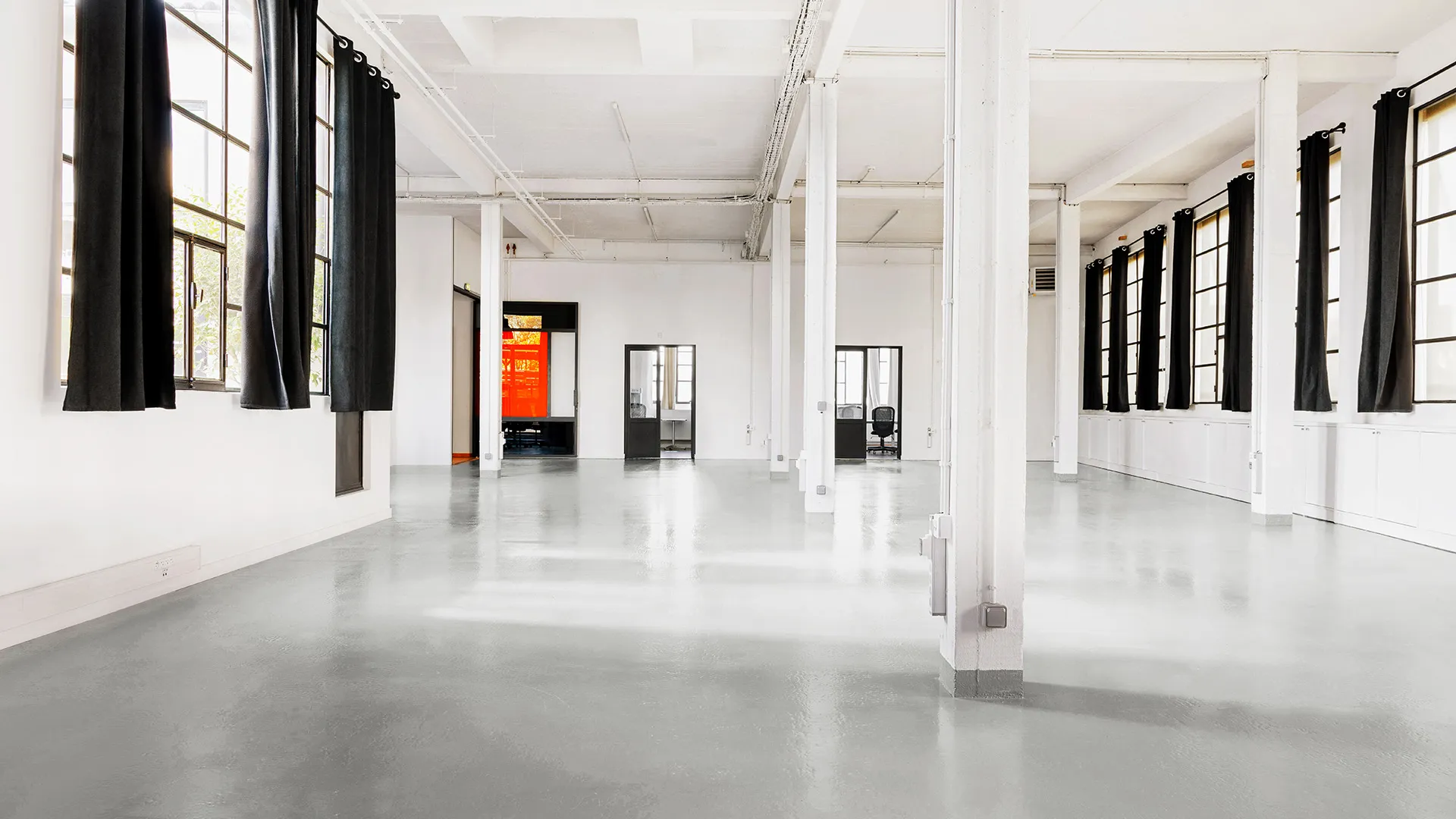 CLX Paris photo studio image 3 with spacious production area designed for photography, video shoots, and creative content creation